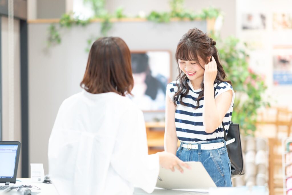 振袖レンタル(成人式)橿原市_フォトスタジオワタナベ(渡辺写真館)奈良橿原店_振袖レンタル受付姿